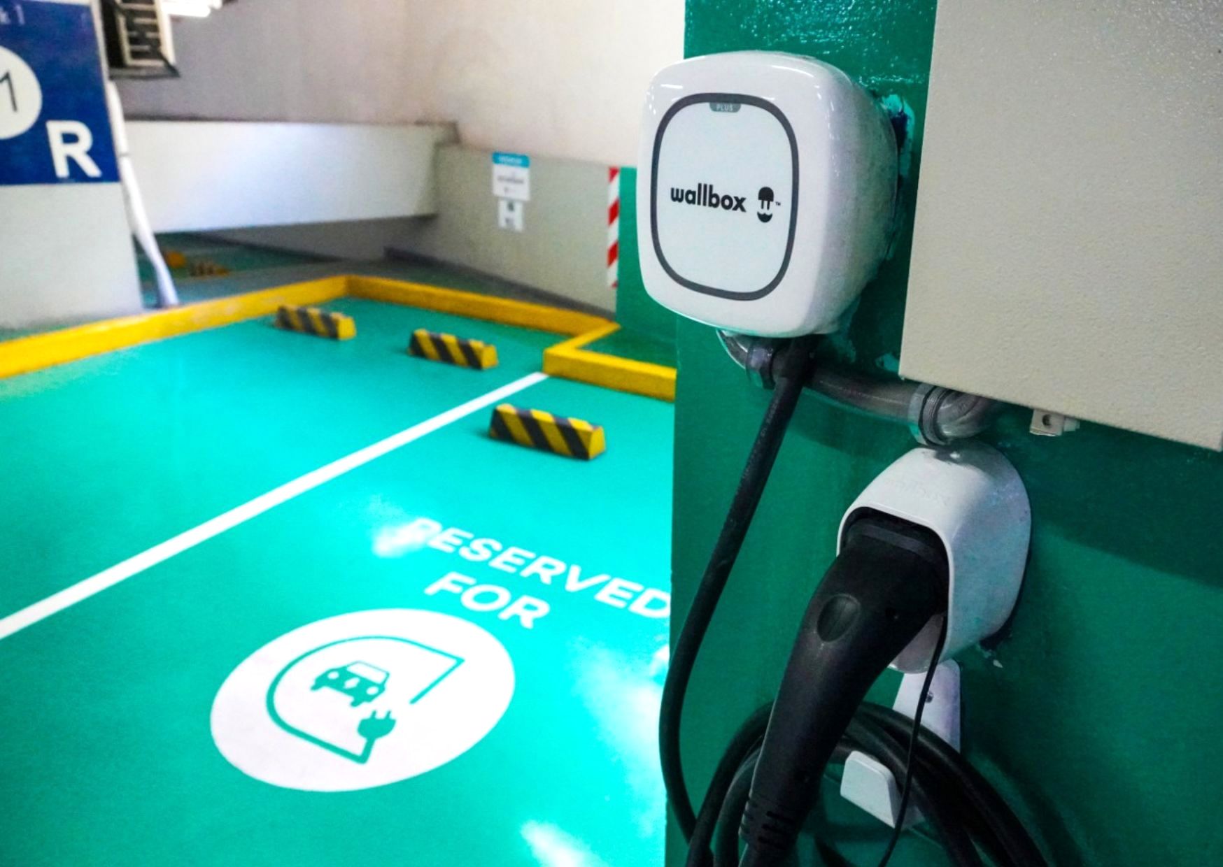 Araneta City launches EV charging stations