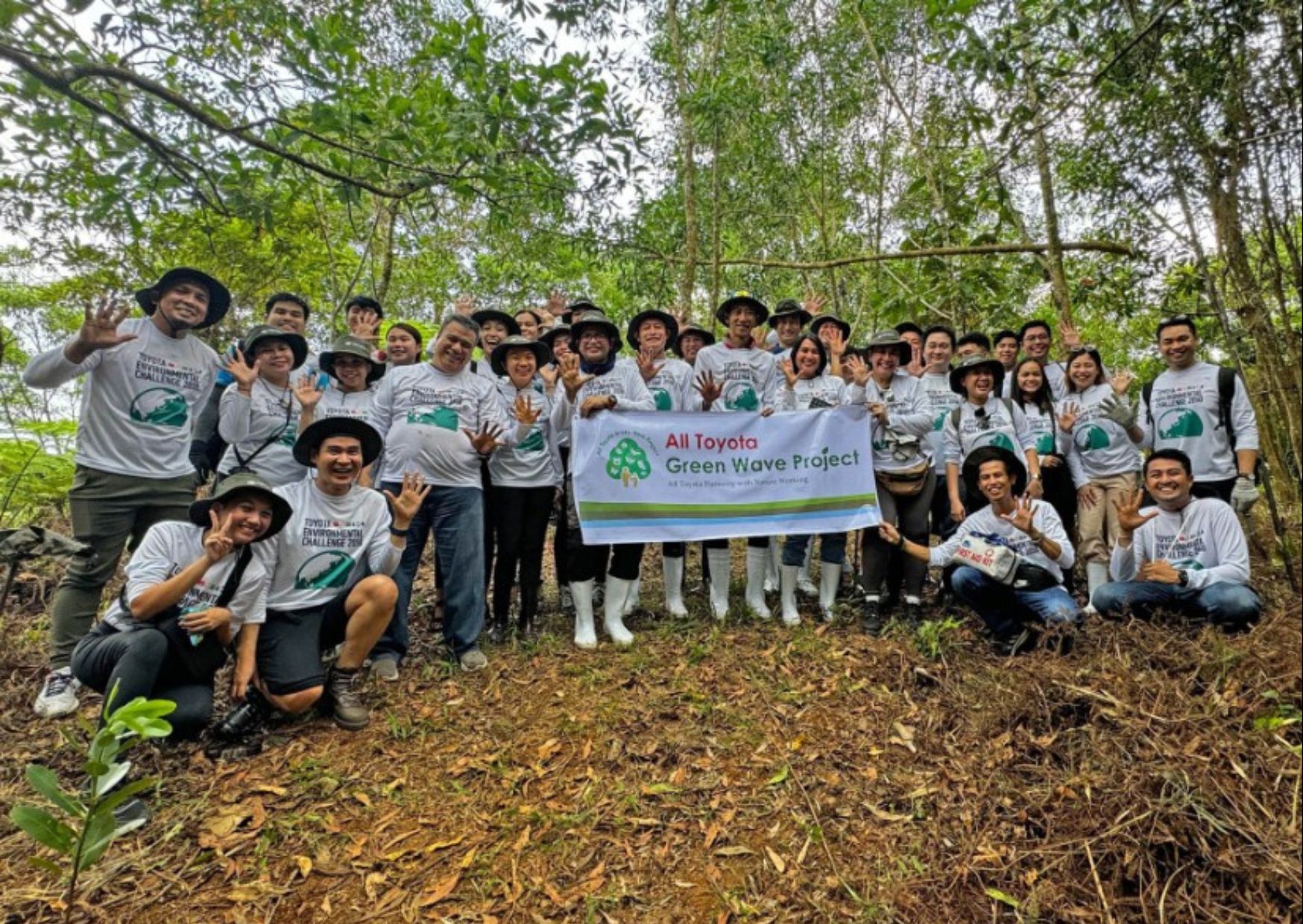 Toyota conducts reforestation and livelihood development in Siniloan