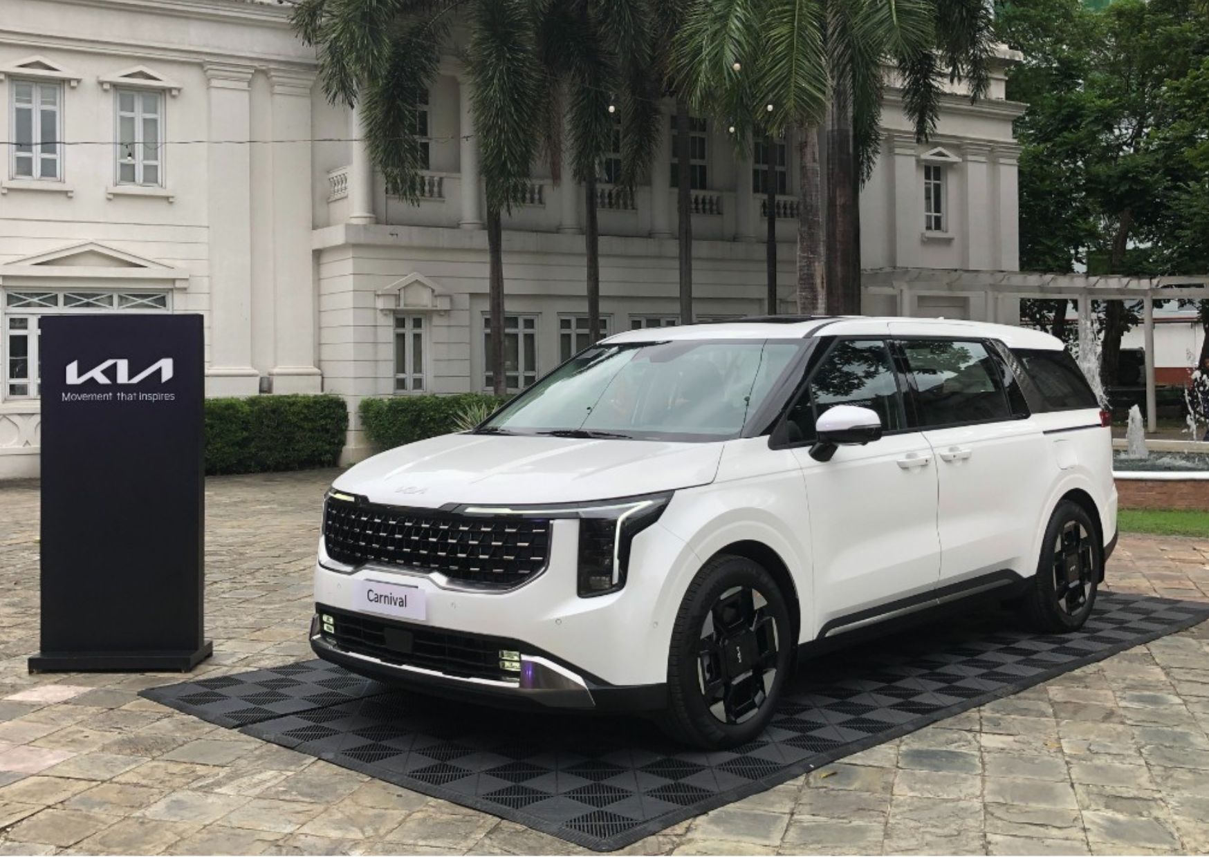 KiaPH launches the New Carnival