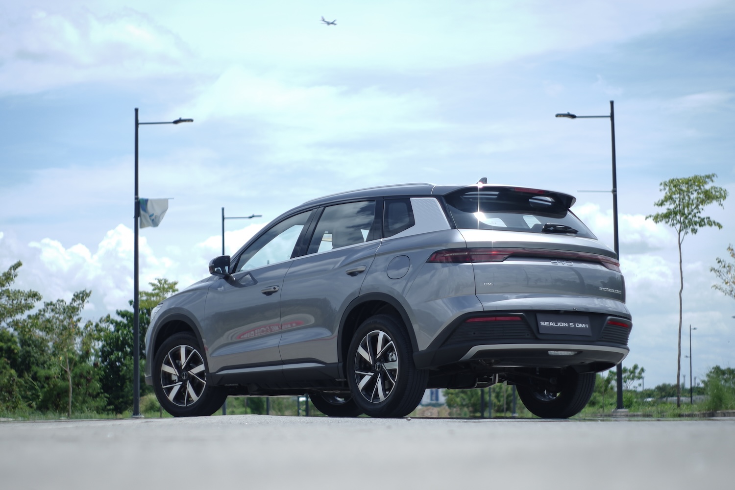 BYD Sealion 5 DM-i rear quarter static