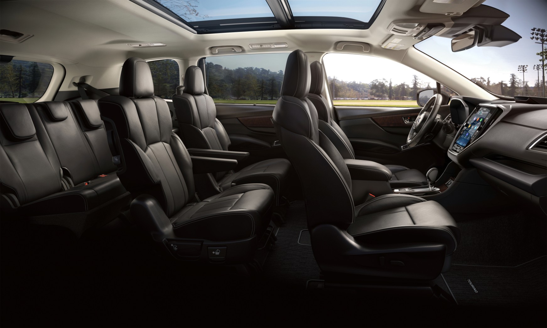 The front and second row seats of the Subaru Evoltis