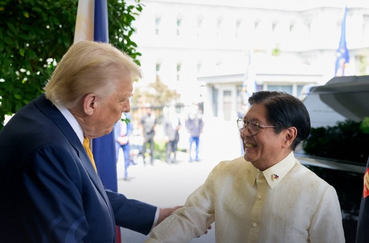 (Left) US President Donald Trumo and (Right) Philippines President Ferdinand Marcos Jr.