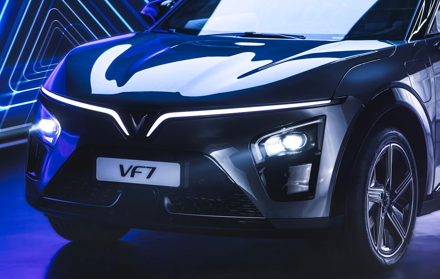 A closer look at the VinFast VF 7 front