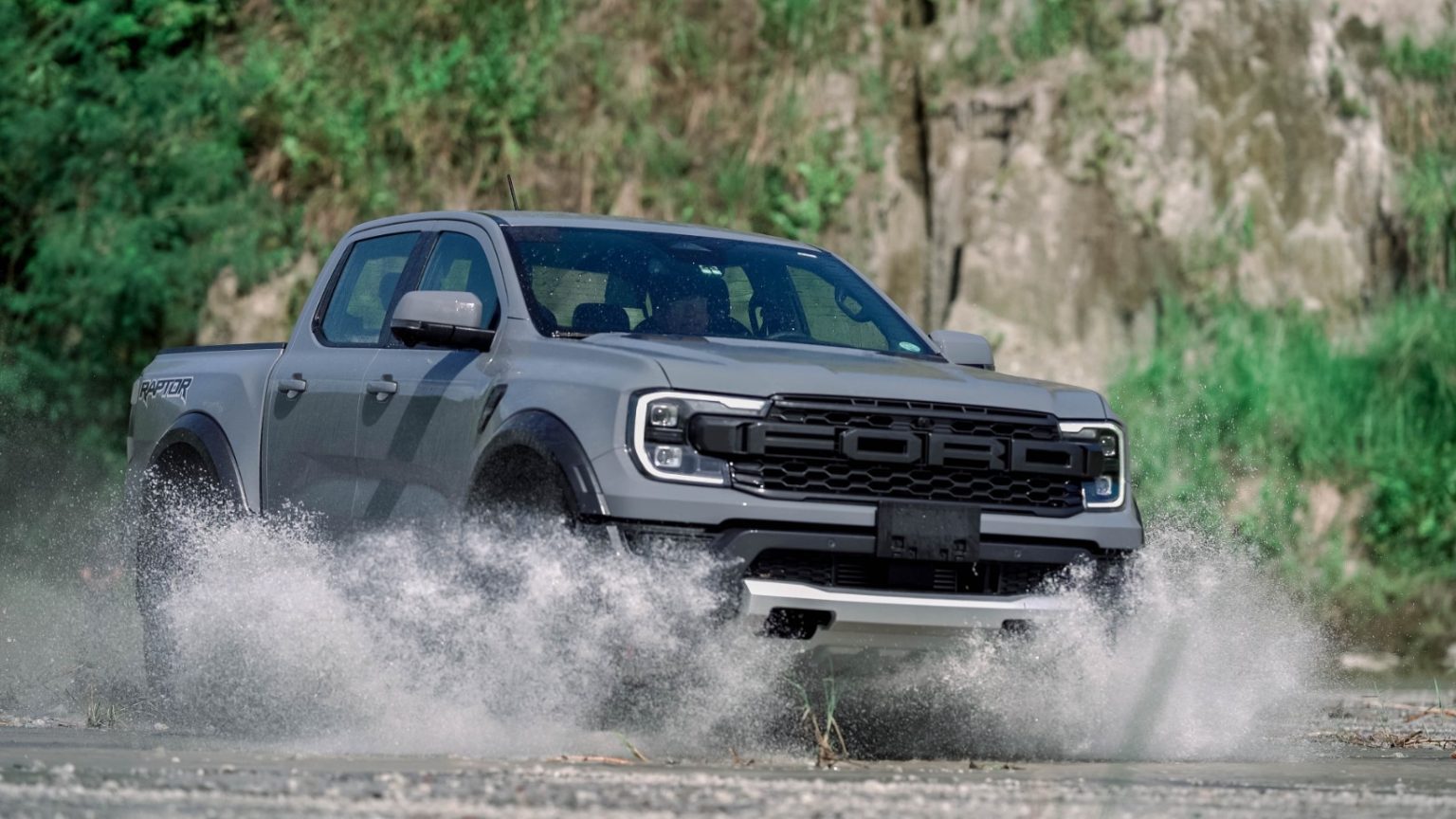 Ford Ranger Raptor going off road