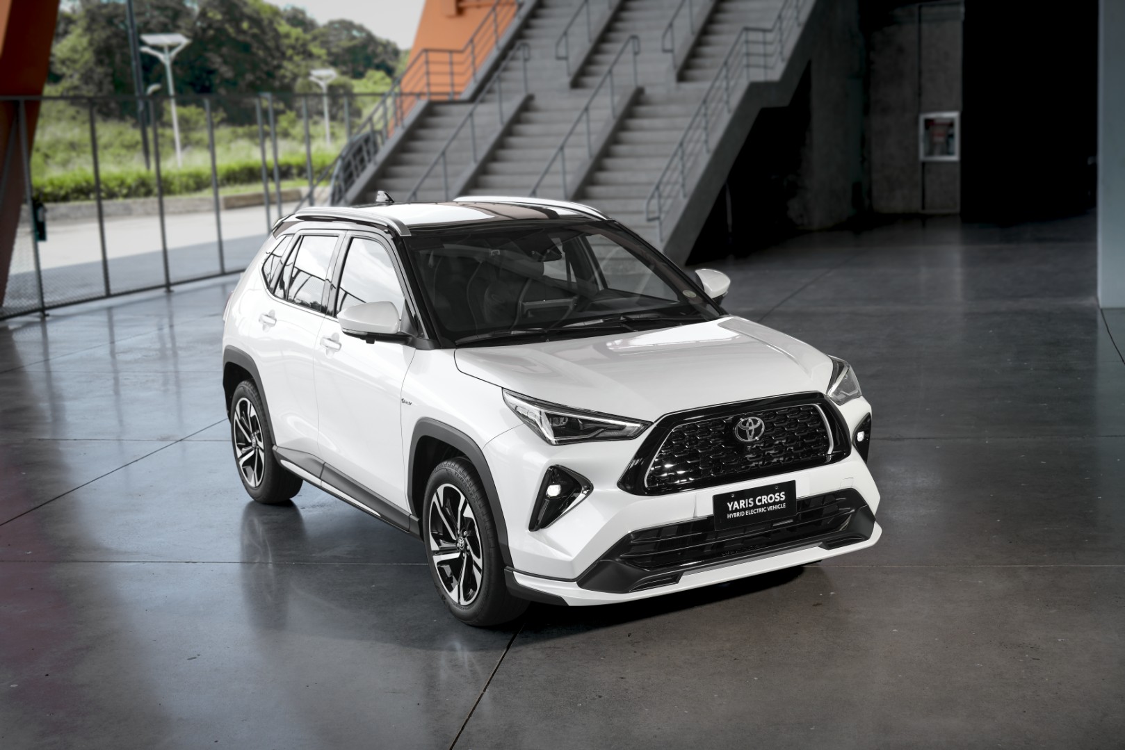 New Toyota Yaris Cross SE front right view