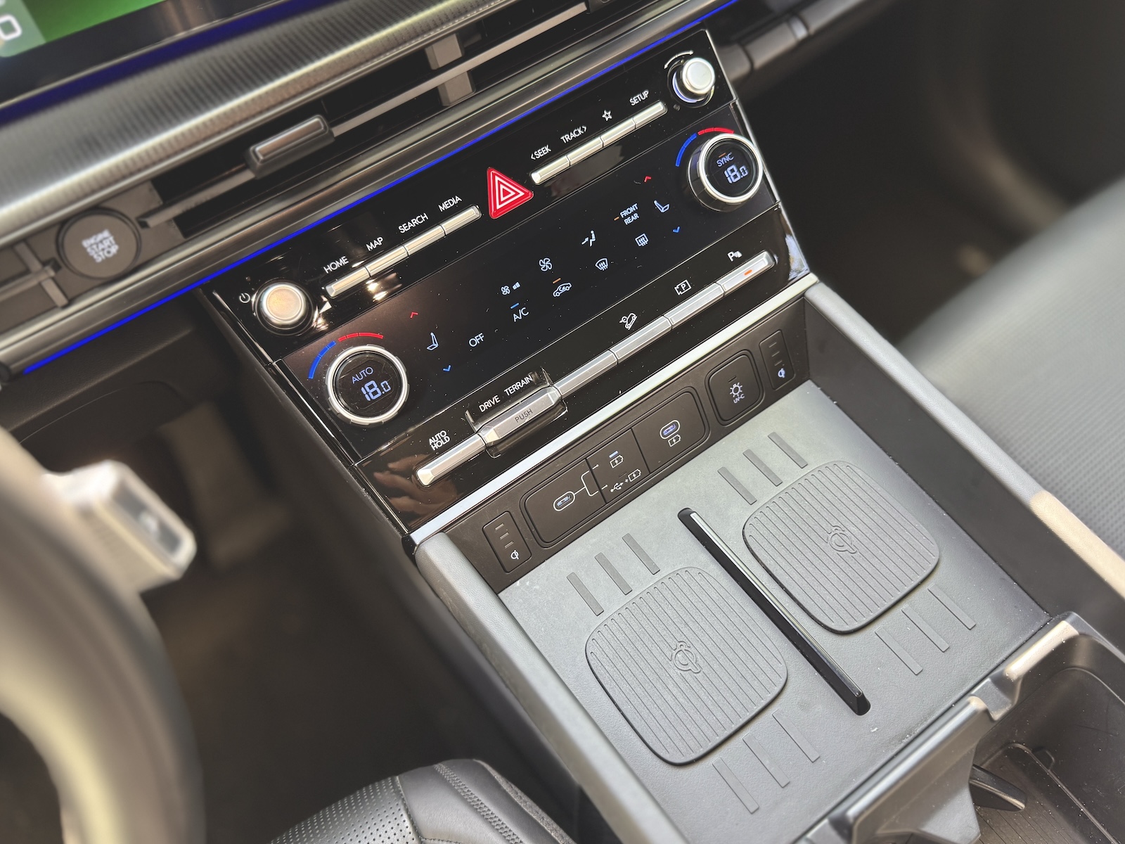 Hyundai Santa Fe Calligraphy center console