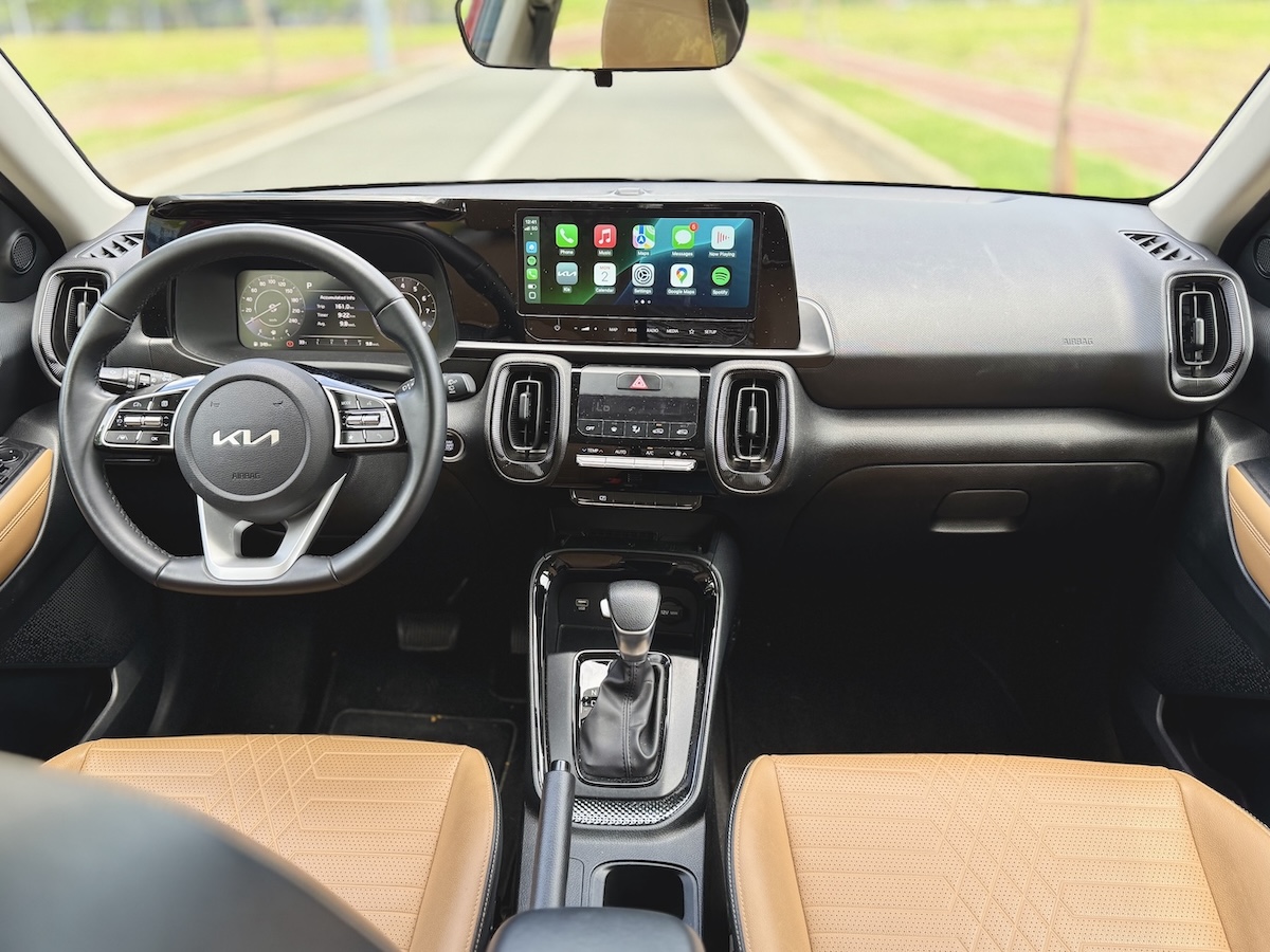 Kia Sonet interior dashboard