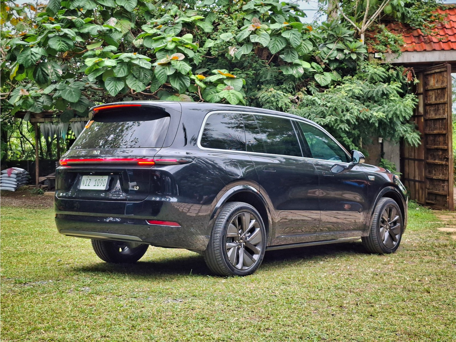 Li L9 rear quarter static