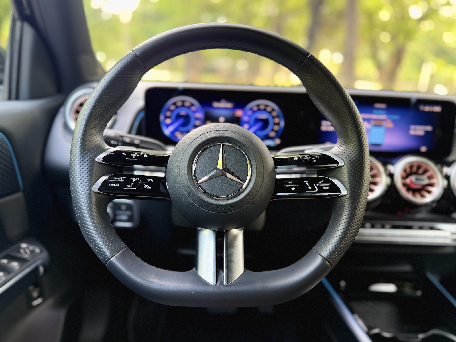 Mercedes-Benz EQB 250 Review steering wheel