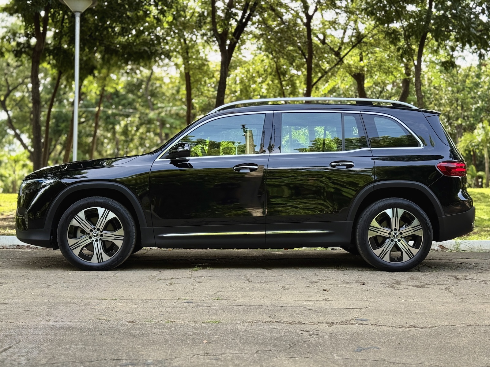 Mercedes-Benz EQB 250 Review side profile beauty shot