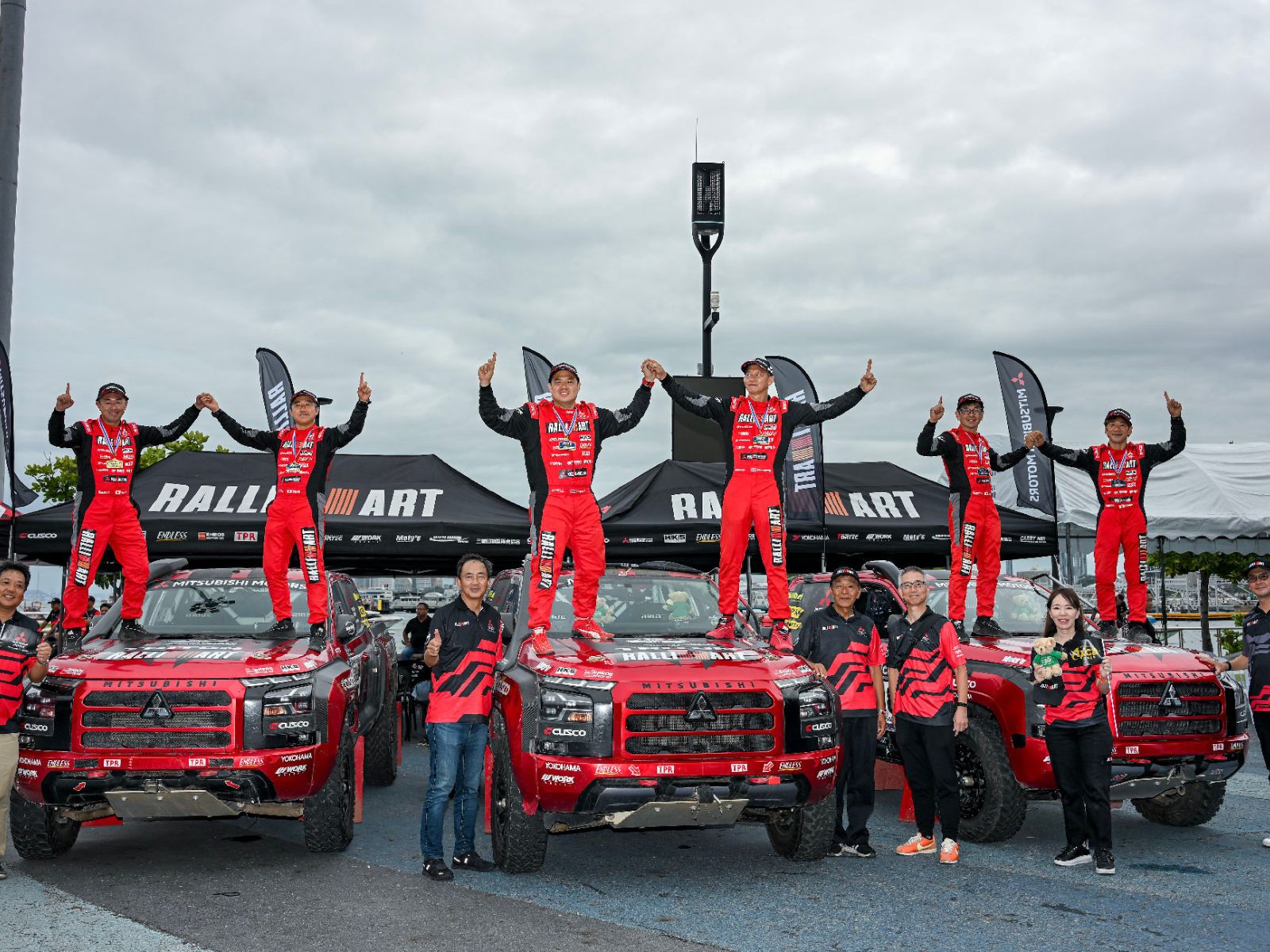 Mitsubishi AXCR Ralliart team