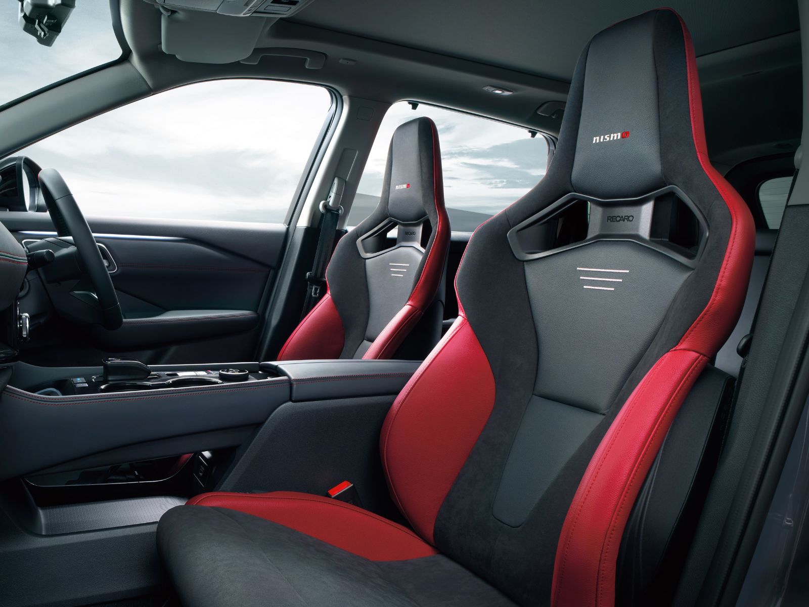 Nissan X-Trail NISMO with optional Recaro seats