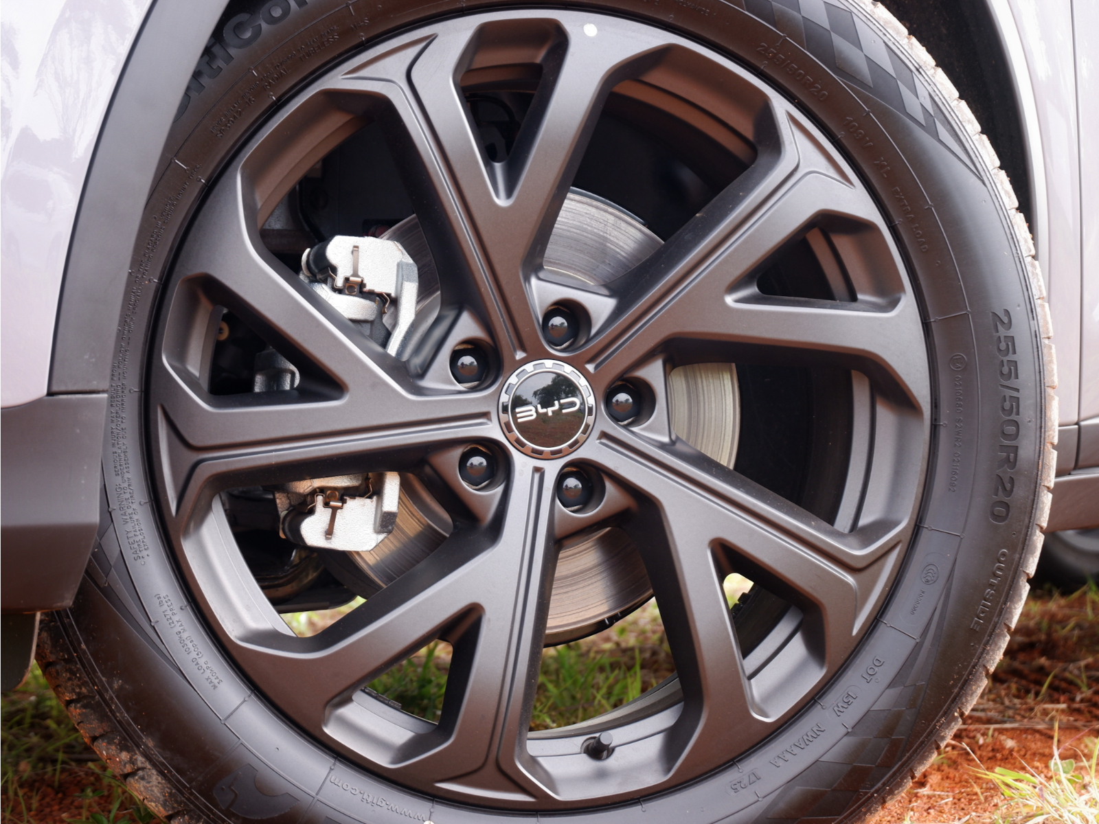 BYD Tang DM-i 20-inch alloys
