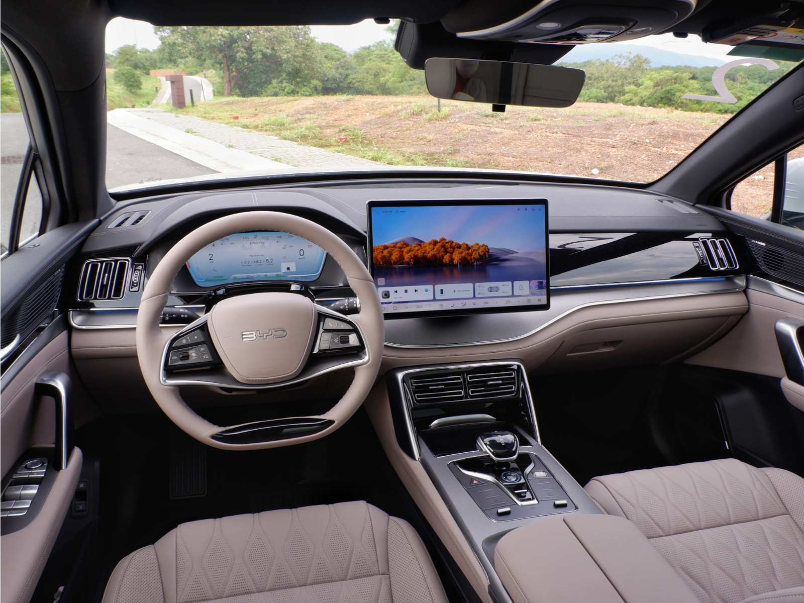 BYD Tang DM-i cockpit
