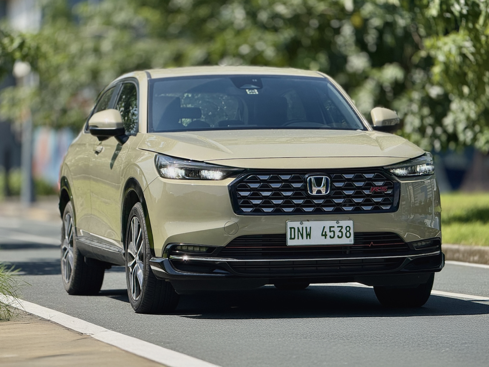 Honda HR-V Hybrid front quarter