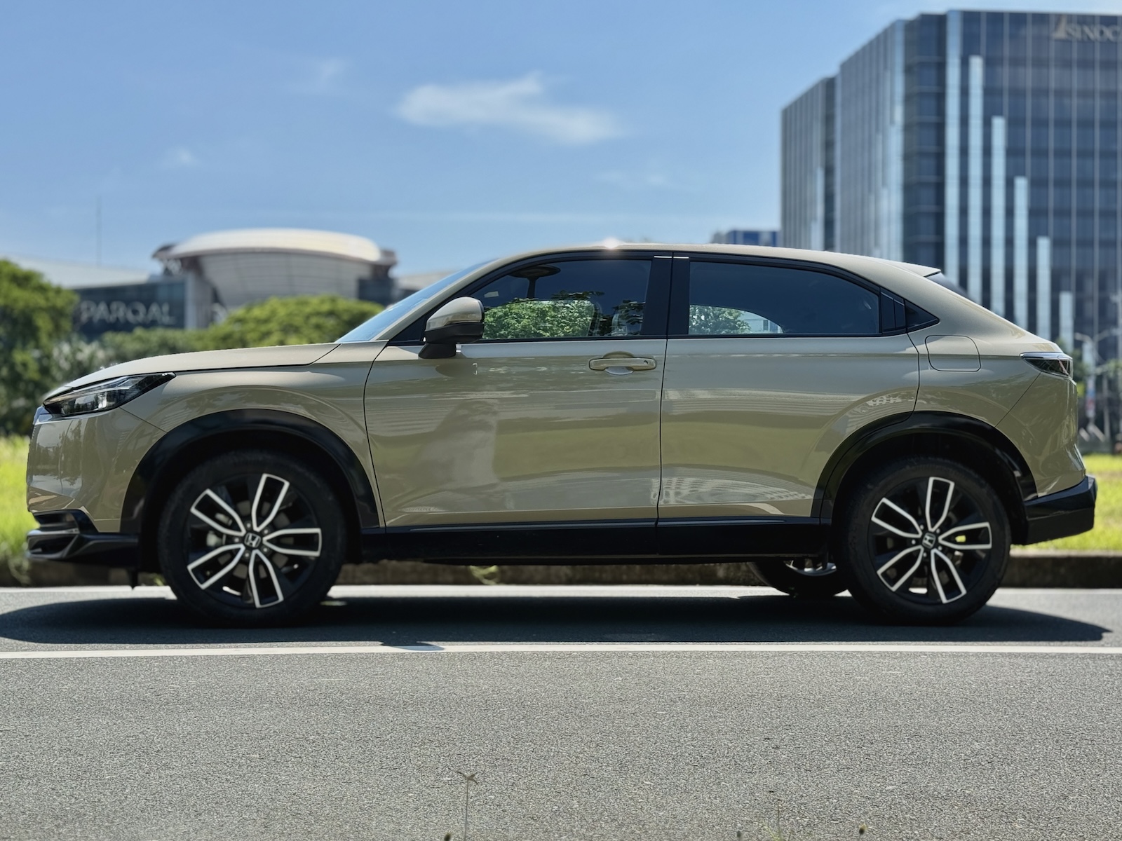 Honda HR-V Hybrid side profile