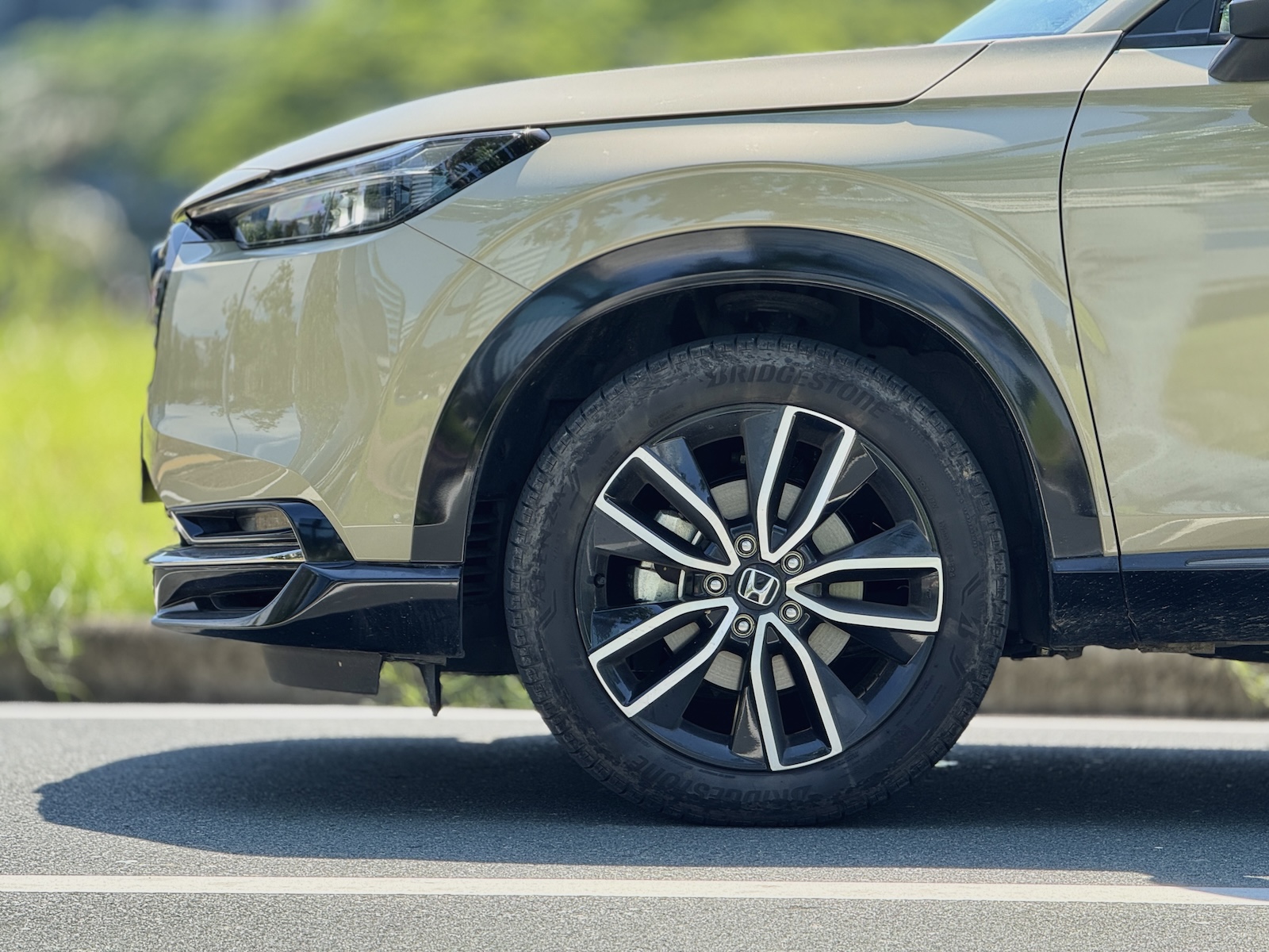 Honda HR-V Hybrid front wheels