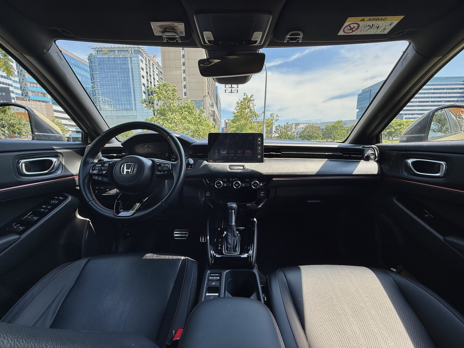 Honda HR-V Hybrid front interior dashboard