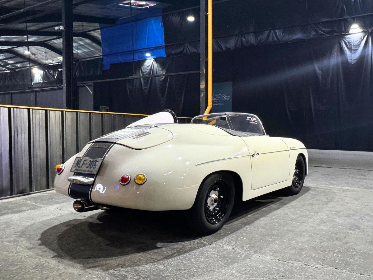 Classic Porsche 911 rear right