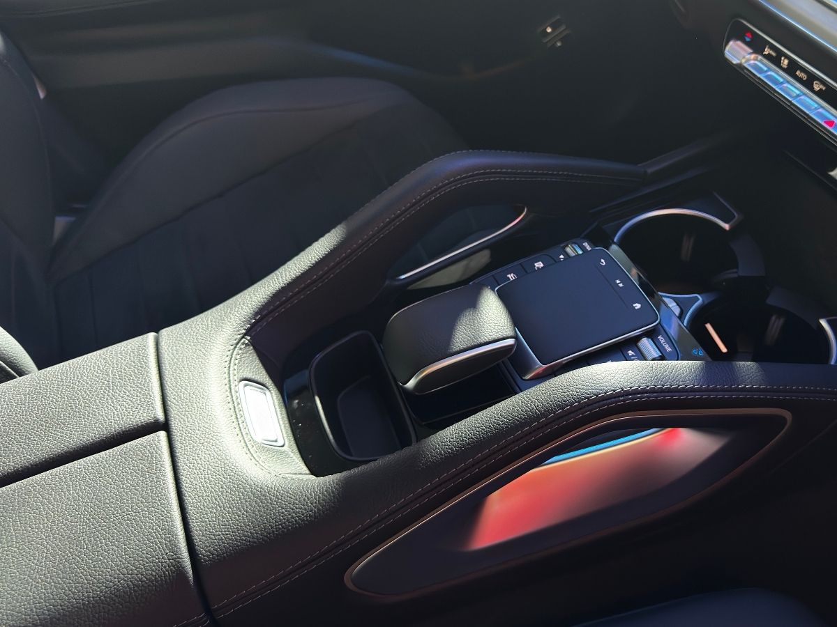 Mercedes-Benz GLE 400e center console control