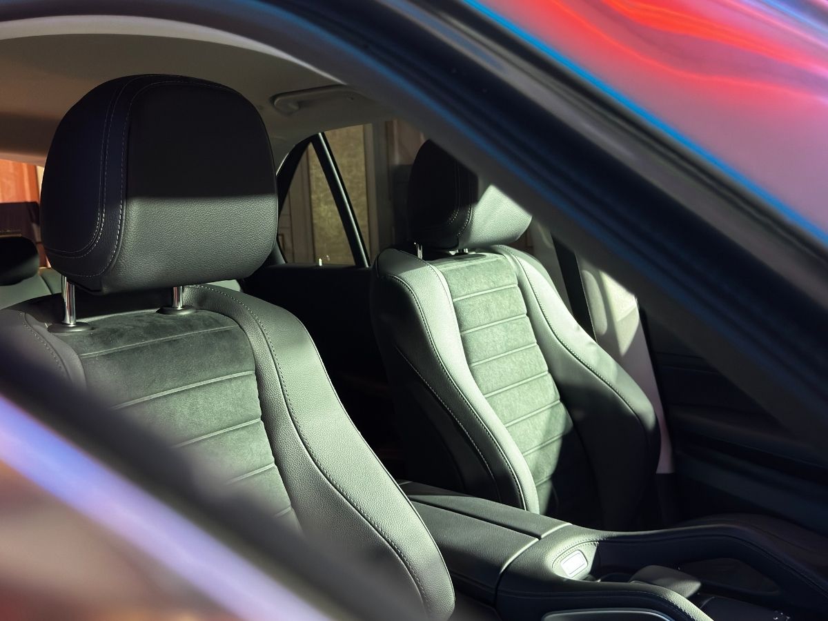 Mercedes-Benz GLE 400e front seats