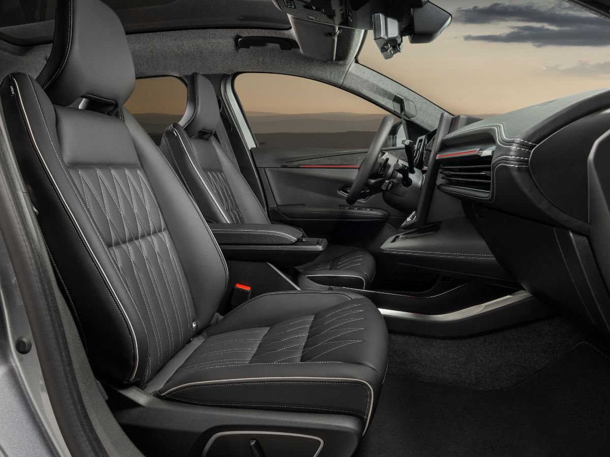 All-new Mitsubishi Eclips Cross EV front passenger cabin