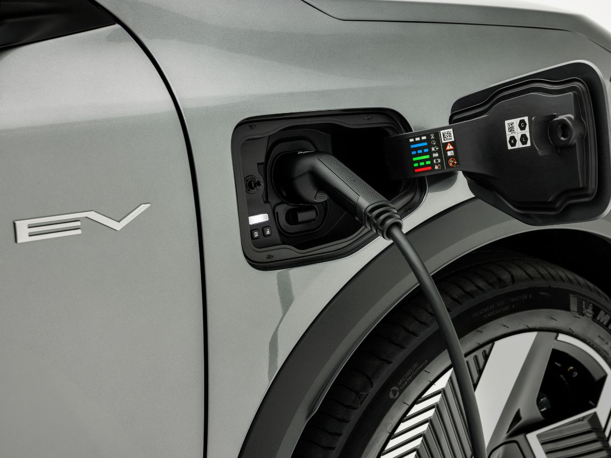 All-new Mitsubishi Eclips Cross EV charging