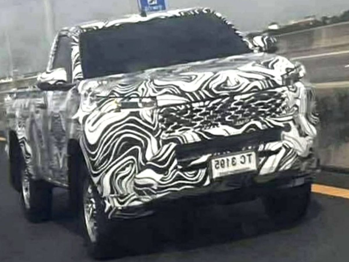 Next-gen Toyota Hilux rear left spy shot in Thailand