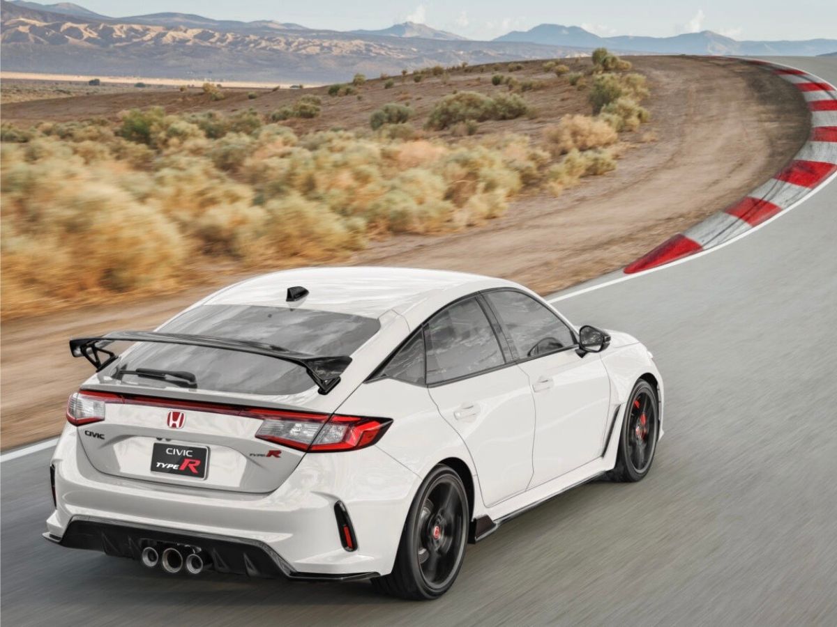 Honda Civic Type R FL5 on the racetrack