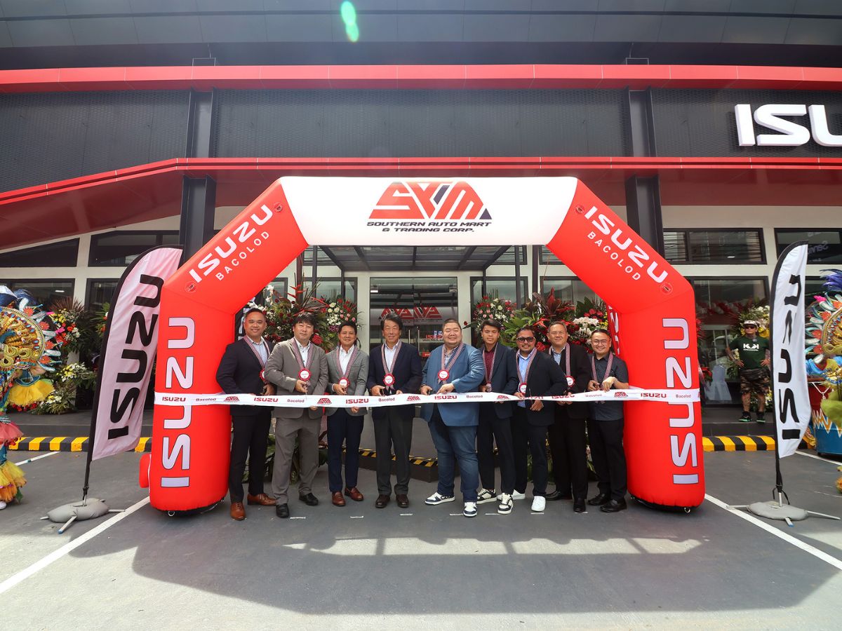 From left: IPC Sales Division Head Robert Carlos, IPC Vice President for Sales Toshihiko Kojima, IPC Executive Vice President Yasuhiko Oyama, IPC President Mikio Tsukui, SAMTC Chief Financial Officer Marc Vincent Tiu, SAMTC Vince Dominic Tiu, SAMTC Vice President for Sales & Aftersales Mark Joseph Espino, SAMTC General & Finance Manager Lester Marcelo Uy and Executive Assistance to Office of the Mayor Bacolod City Jonathan Diaz.