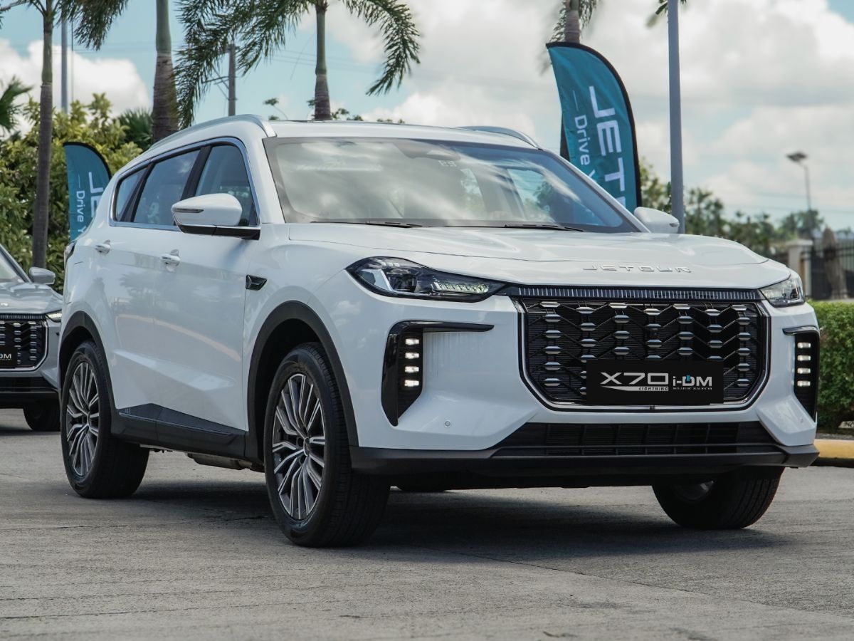 Jetour X70 Lightning i-DM front right quarter