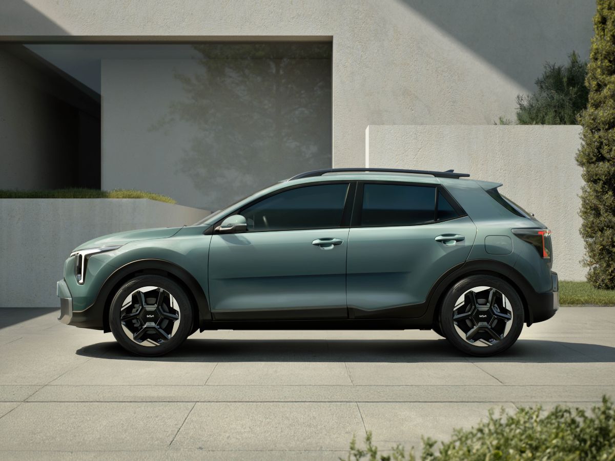 Refreshed Kia Stonic side