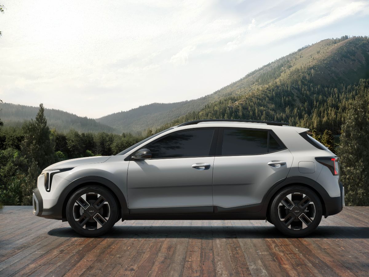 Refreshed Kia Stonic hybrid side