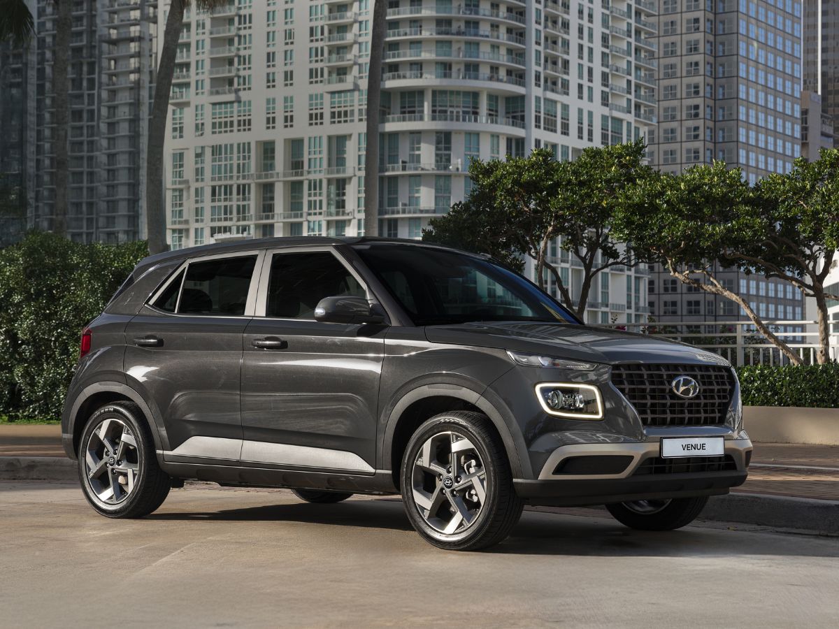 Hyundai Venue front right quarter