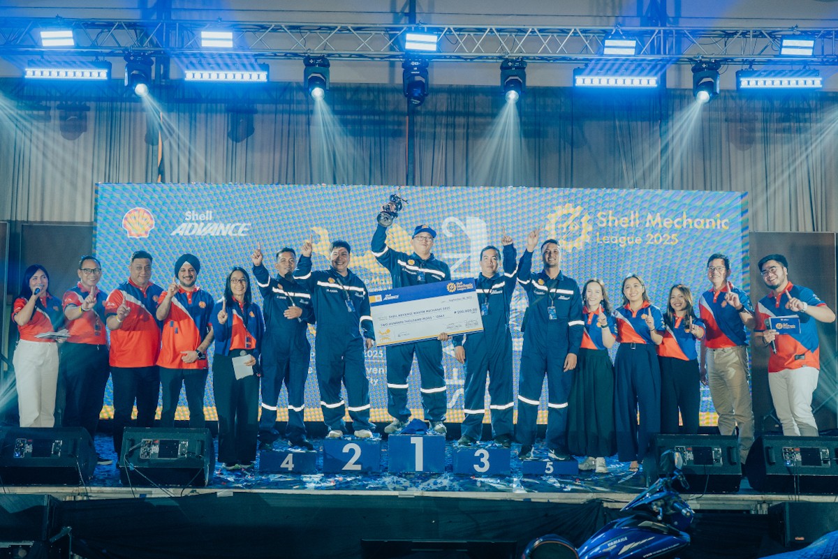 Charlie Sandoval shines as the 2025 National Champion of the Shell Advance Masters, standing tall atthe center of the podium. Flanking him in celebration are Norman Cabal (2nd Place), Joefel Foronda (3rd Place), Joevanne Sayat (4th Place), and Allen Kenneth Rañon (5th Place), representing the country’s finest motorcycle mechanics.