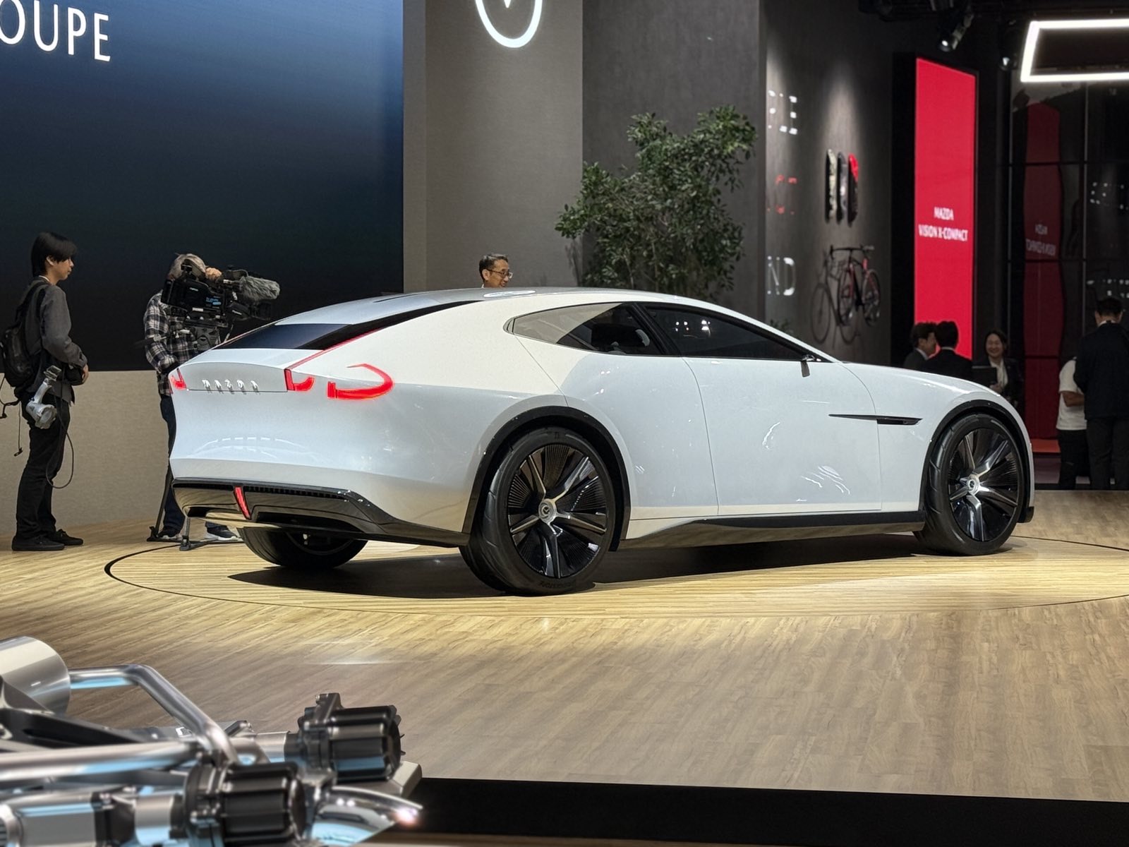 Mazda Vision X-Coupe rear right