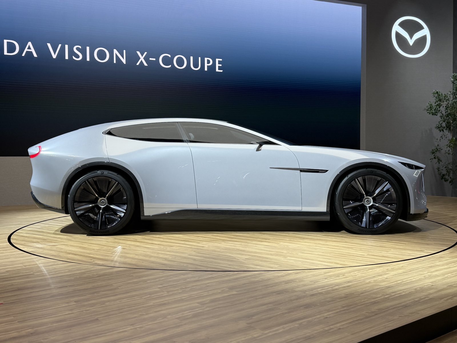 Mazda Vision X-Coupe right side