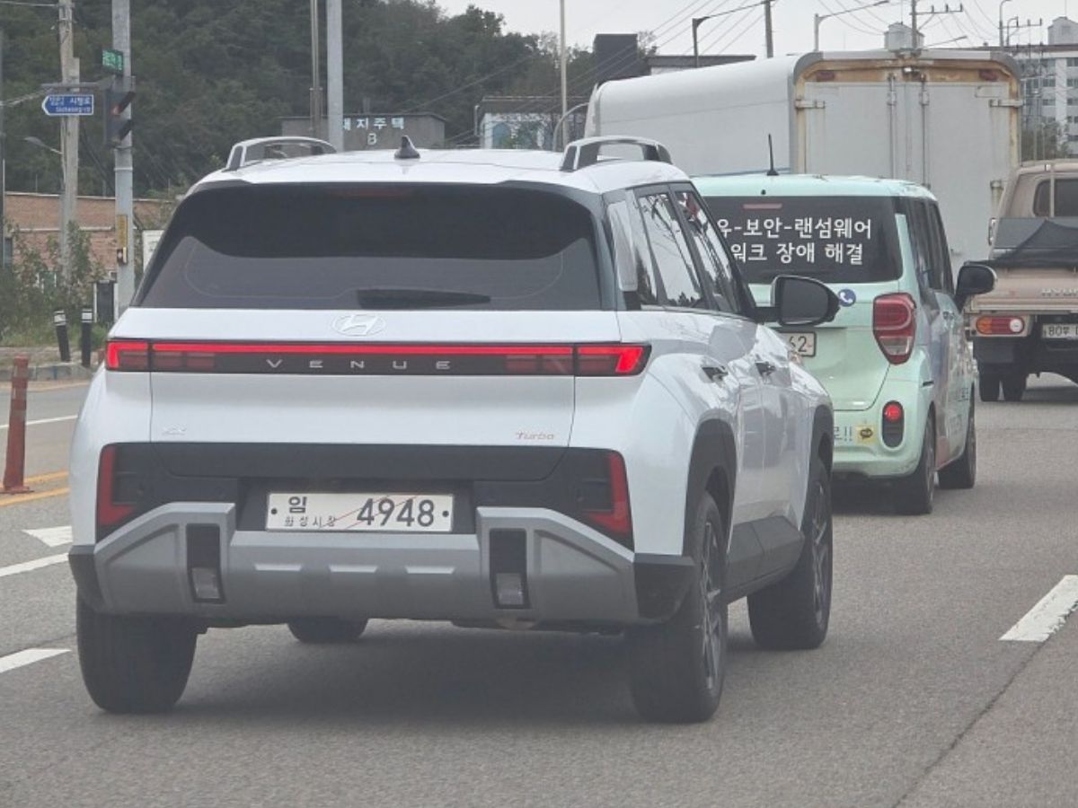 Autospy Hyundai Venue spy shot