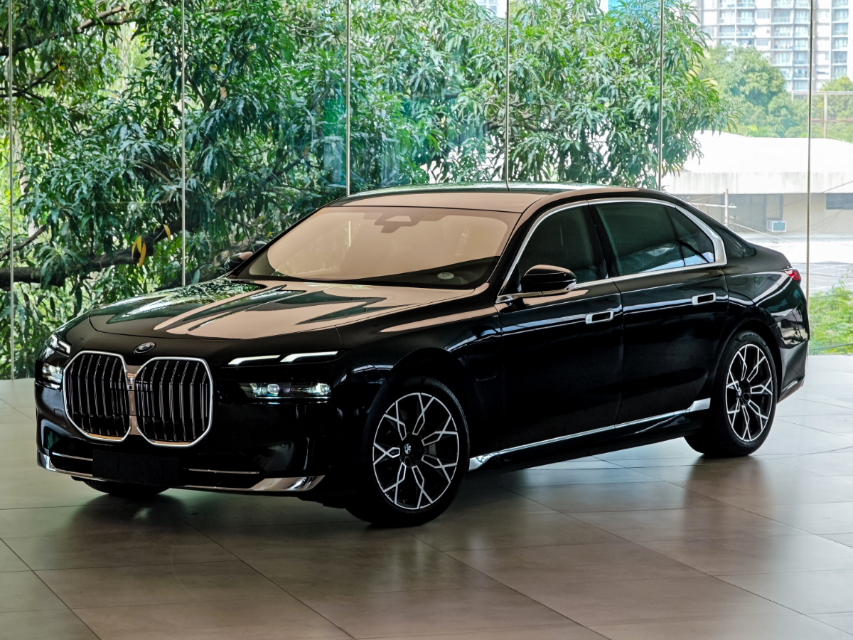 BMW expands 7 Series lineup with new plug-in hybrid variant