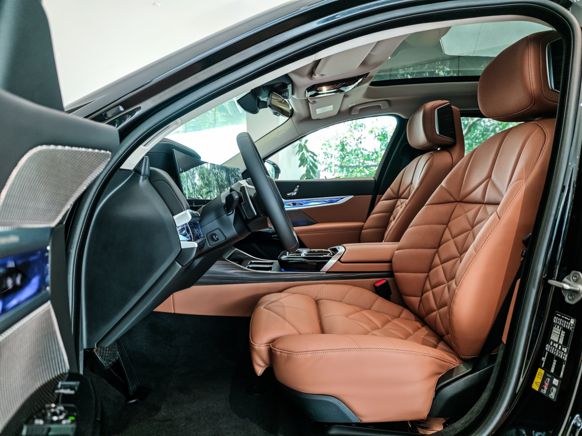 BMW 750e xDrive PHEV