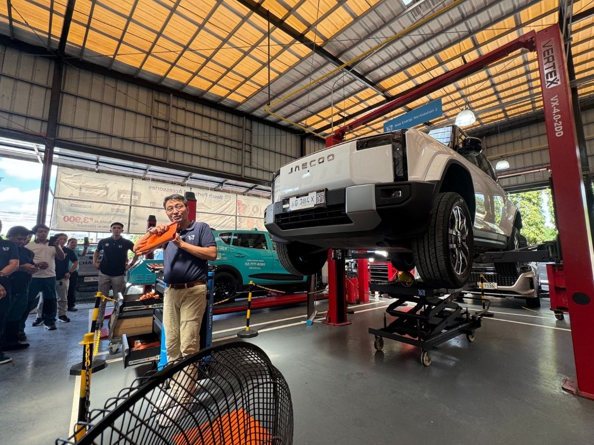 Bosch Car Service Philippines new Electric and Hybrid Vehicles Workshop Concept technician safety demo, high-voltage protection gloves