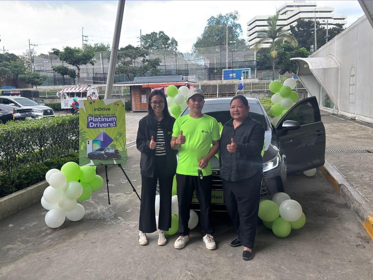 InDrive Philippines executives Sofia Guinto (left) and Vanessa Taqueban (right) pose with the partner driver who won a BYD Seal 5