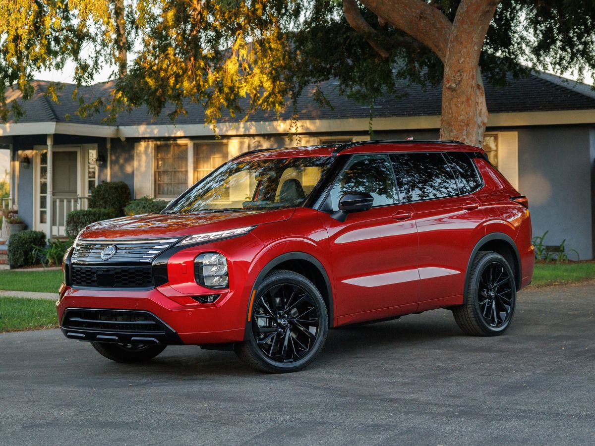 2026 Nissan Rogue PHEV front left