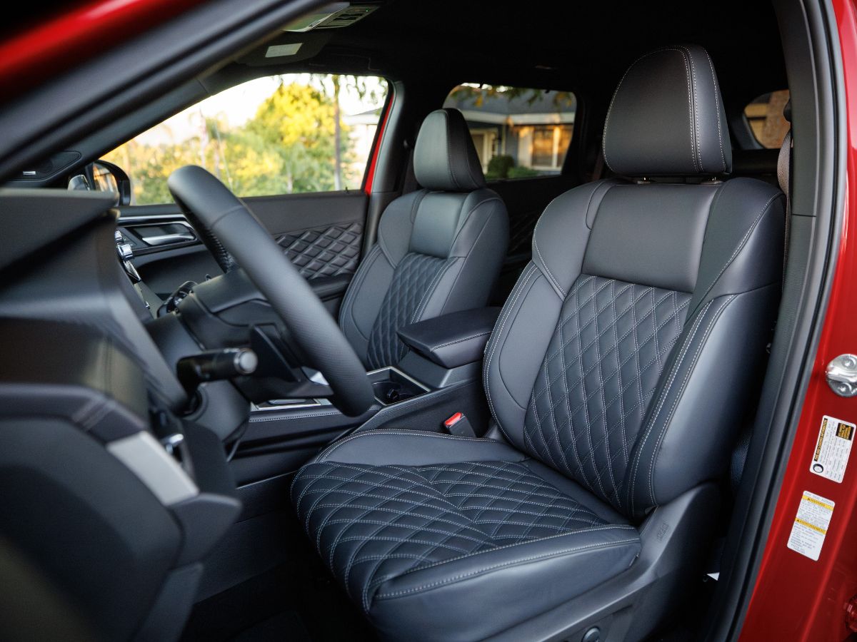 2026 Nissan Rogue PHEV front seats