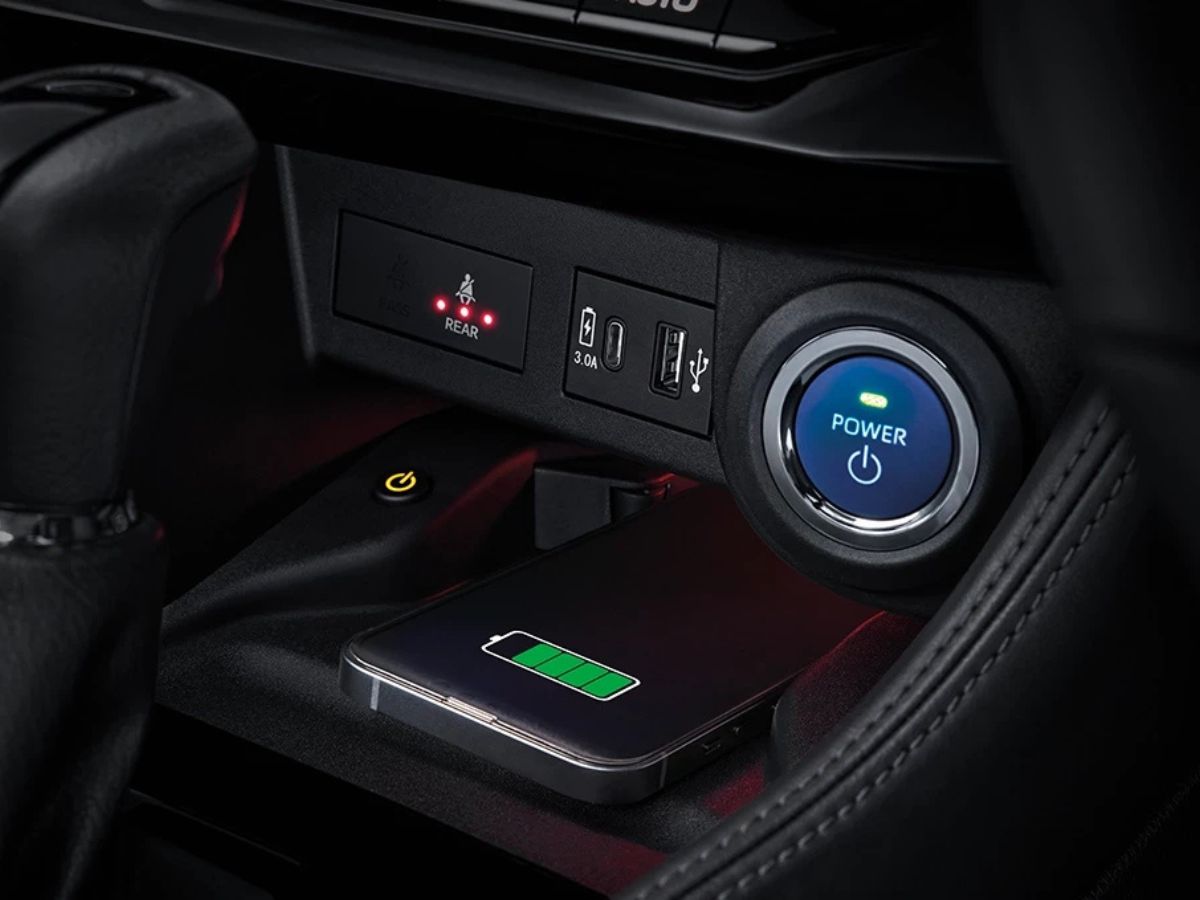 Toyota Yaris Cross Nightshade controls