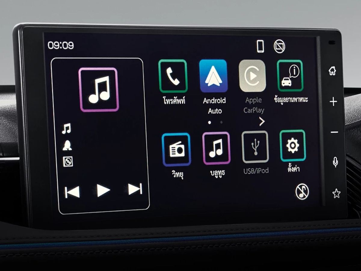 Toyota Yaris Cross Nightshade infotainment system