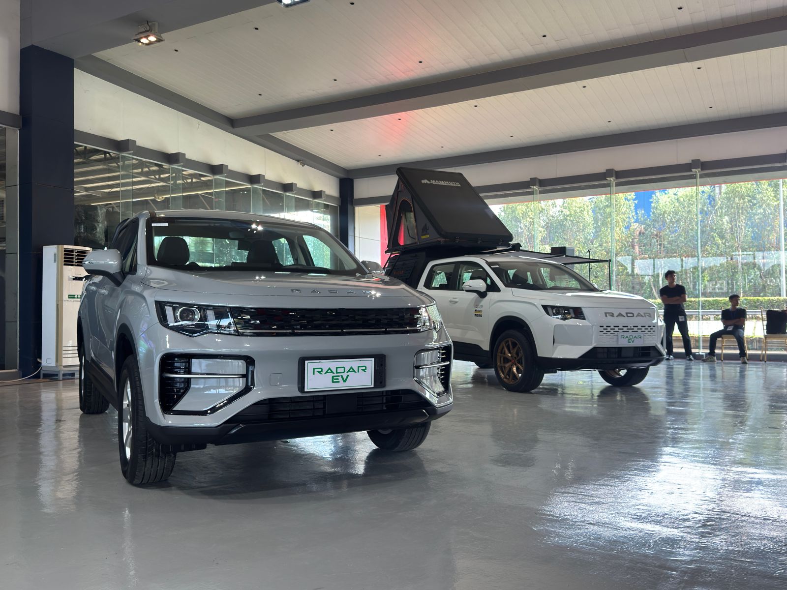 Radar RD6 ECon and EM-P with overlanding gear