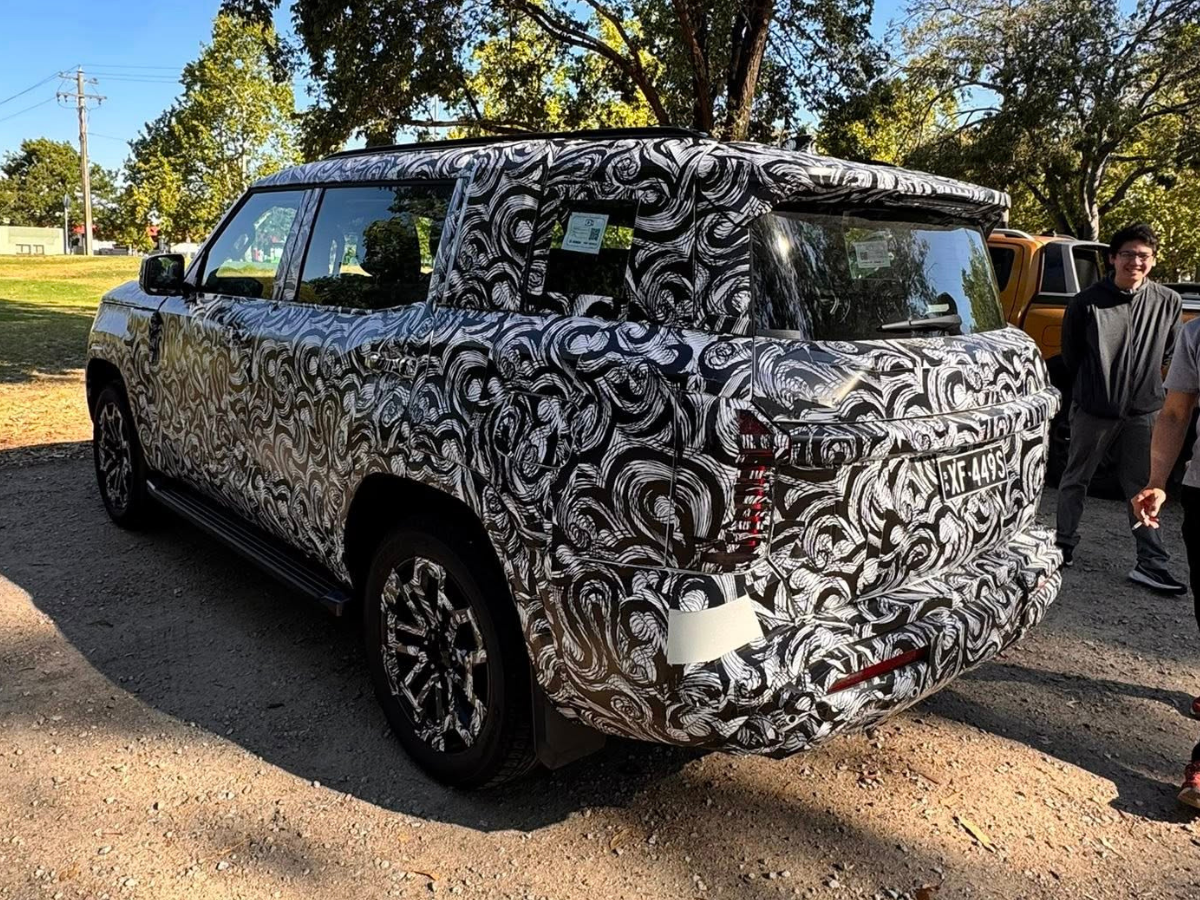 Mitsubishi Pajero spy shot_1