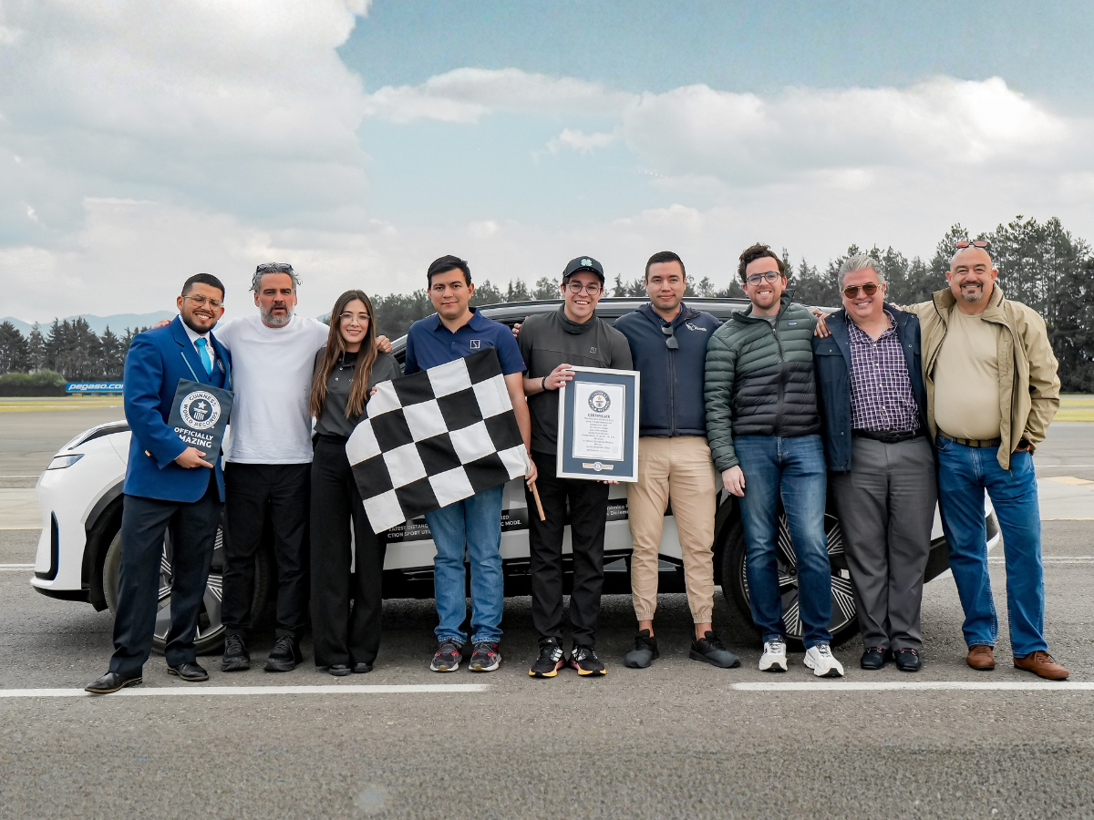 Lynk & Co 08 EM-P_Guinness World Record