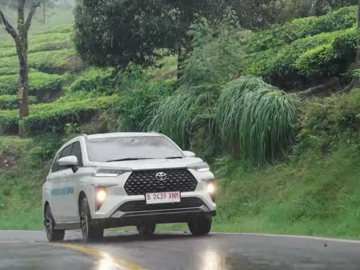 Toyota Veloz Hybrid Road Test Indonesia_2